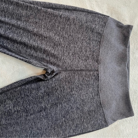 Alo Yoga Gray Leggings - Picture 2 of 5